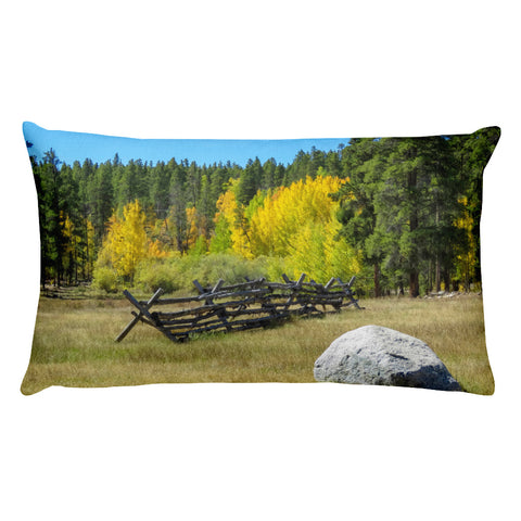 Mountain scene Throw Pillow